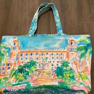 Lilly Pulitzer Lilly loves the Breakers tote.